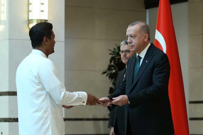 Büyükelçilerden Cumhurbaşkanı Erdoğan'a güven mektubu