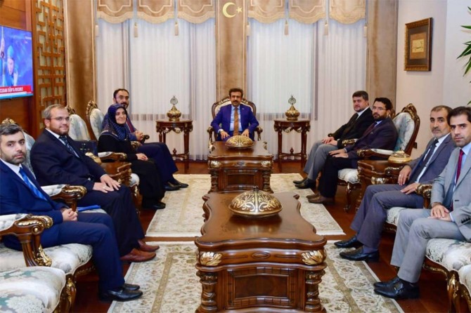 Diyarbakır Valisi Güzeloğlu İl Müftüsünü makamında kabul etti