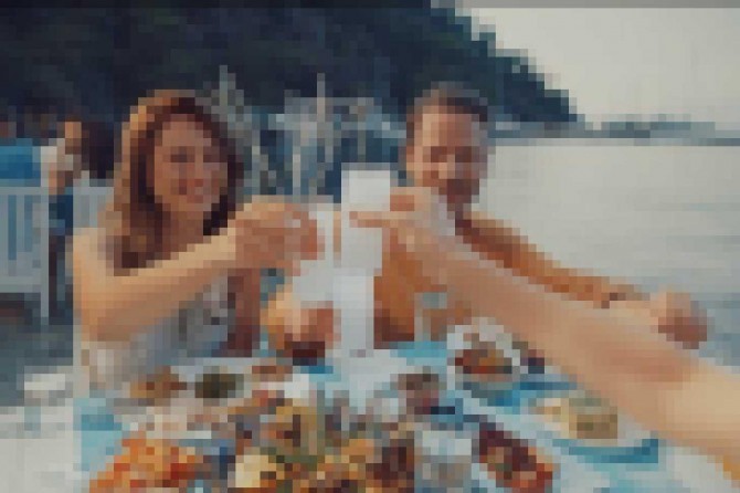 Turizm Bakanlığı, Türkiye'yi rakı ve müstehcen görüntülerle tanıtıyor!