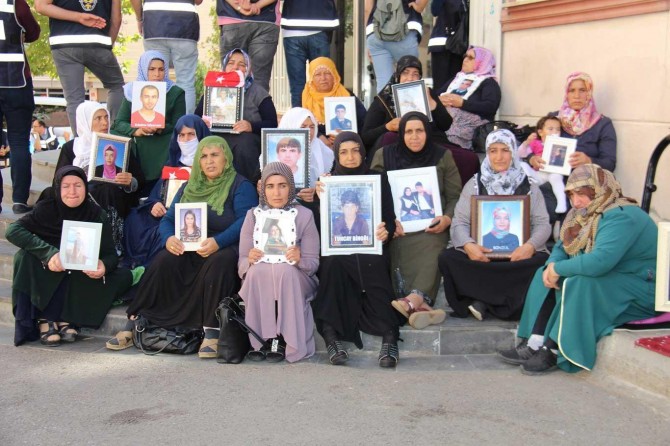 Çalakîya malbatên ku zarokên xwe dixwazin di 32emîn rojê de berdewam dike