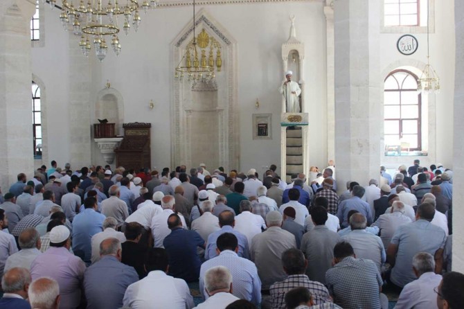 Halife olmak yeryüzünün efendisi değil koruyucusu olmaktır