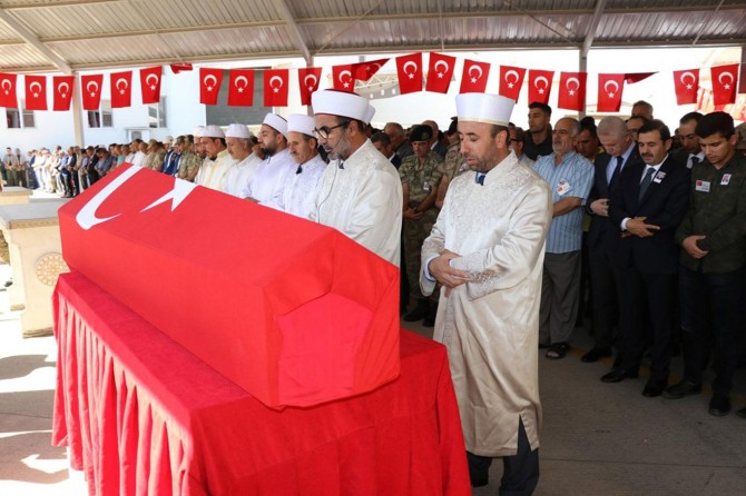 Trafik kazasında hayatını kaybeden asker toprağa verildi