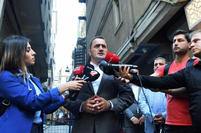 İstanbul Beyoğlu'nda çökme tehlikesi bulunan bina için yıkım kararı