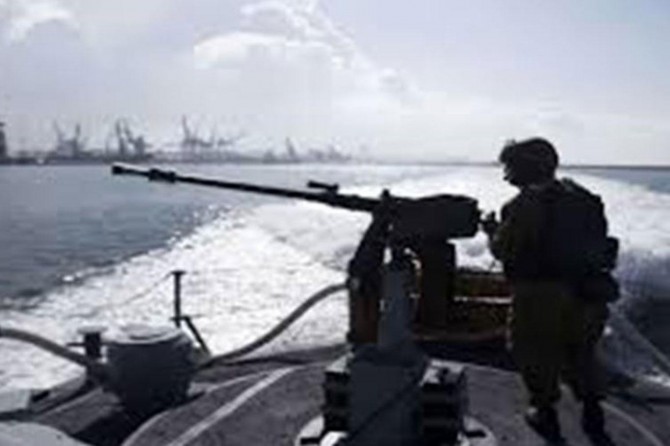 Occupying zionist attack Palestinian fishing boats