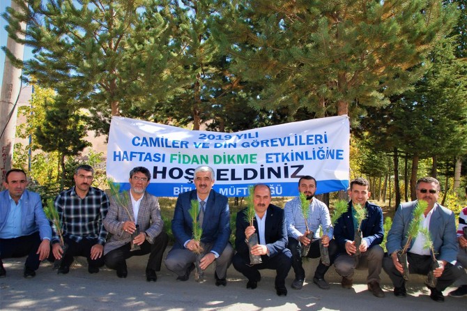 Bitlis Müftülüğü fidanları çorak toprak ile buluşturdu