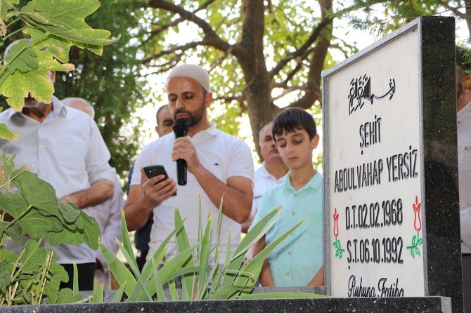 PKK'nin katlettiği öğretmen mezarı başında anıldı