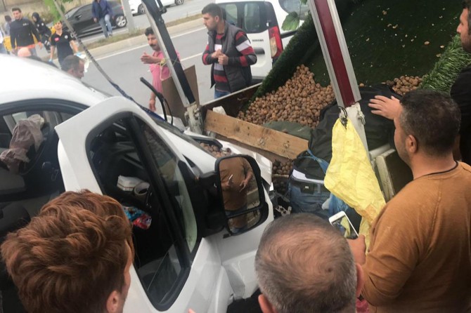 Ceviz satan adama otomobil çarptı