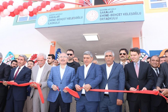 Suriye sınırında okul açılışı yapıldı