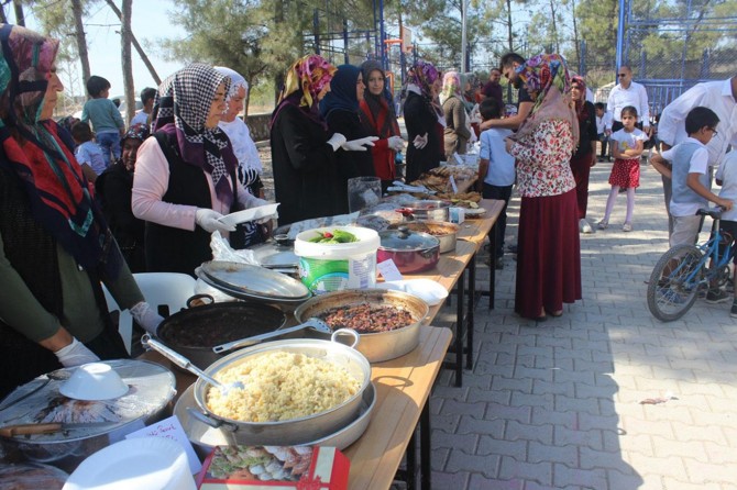 Depremzede öğrenciler yararına kermes