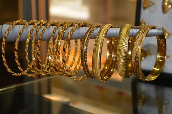 Kuyumcudan altın çalan kadın tutuklandı