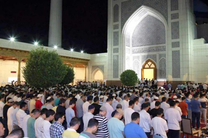 Özbek yetkililerden sakal düşmanlığı