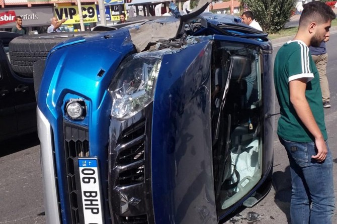 Kamyonet kaza yaptı: Bir yaralı