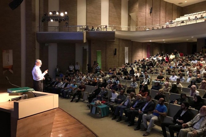 Kur’an-ı Kerim insanoğlu için her zaman yol göstericidir