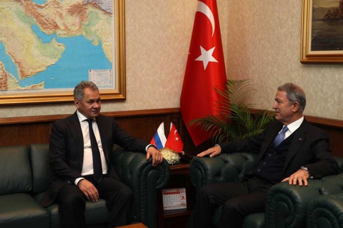 Bakan Akar Rus mevkidaşı ile telefonda görüştü