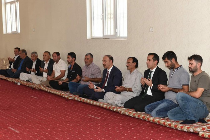 Şanlıurfa Valisi Suruç’ta taziye ziyaretinde bulundu