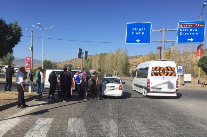 Trafik ışıklarının çalışmadığı kavşakta kazalar yaşanmaya devam ediyor