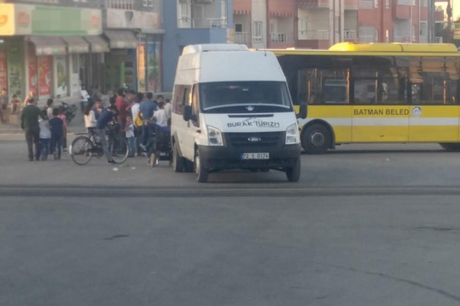 ​Kadına çarpan araç sürücüsü kaçtı