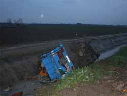 Mersin Tarsus'ta Tarım İşçilerini Taşıyan Araç Kaza Yaptı: 30 Yaralı