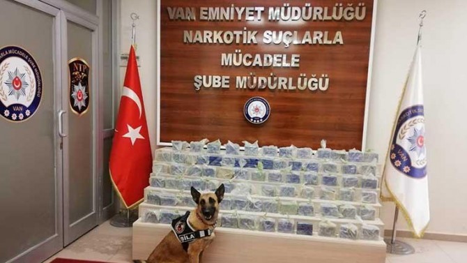 Di otomobîlê de 40 kîlo eroîn hat qefaltin