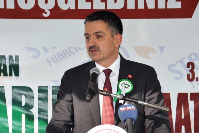 ​Bakan Pakdemirli: Mazotla çalışan traktörleri elektrikli traktöre dönüştüreceğiz