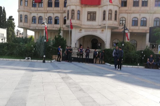 Trustees were appointed to Nusaybin and Yüksekova Municipalities