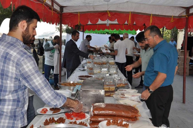 Batman'da muhtaçlar yararına kermes açıldı