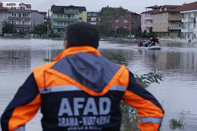 Şiddetli yağış sel ve heyelana yol açtı: Bir ölü