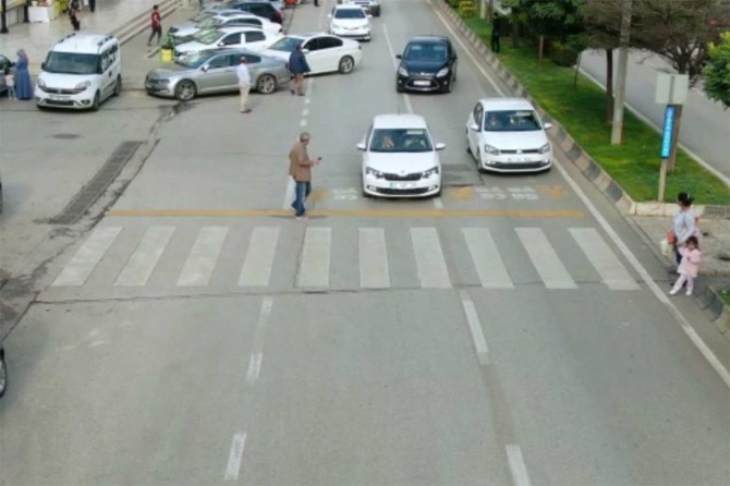 ​Yayalara yol vermeyen 23 sürücüye para cezası