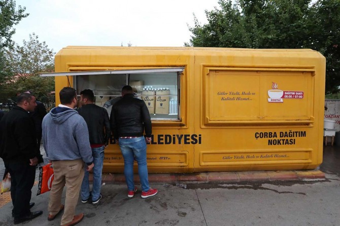 Her gün vatandaşlara ücretsiz çorba dağıtılıyor