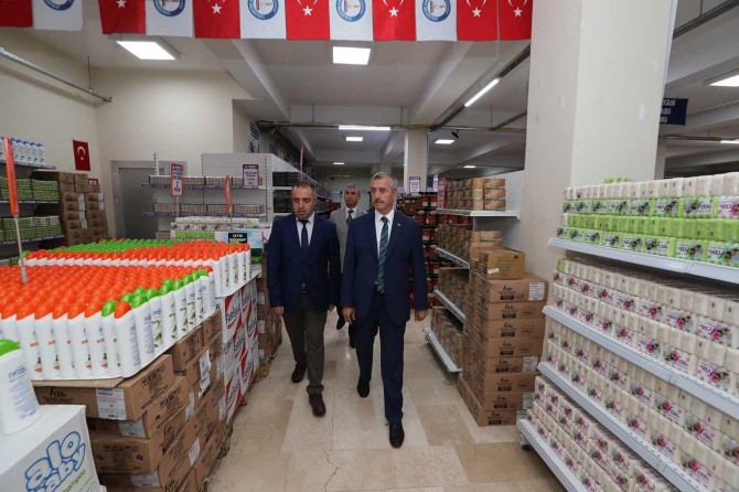 İhtiyaç sahipleri bu marketten ücretsiz alış veriş yapıyor