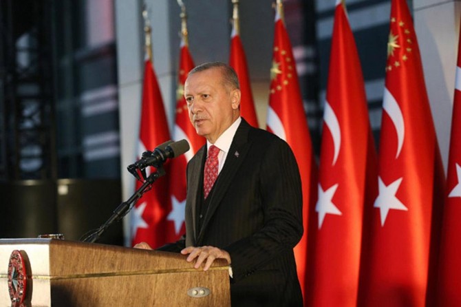 Resmi bayramlarda resepsiyonlar kabul törenlerine dönüştürüldü