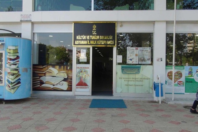 Öğrenciler yeni kütüphanenin biran önce yapılmasını istiyor