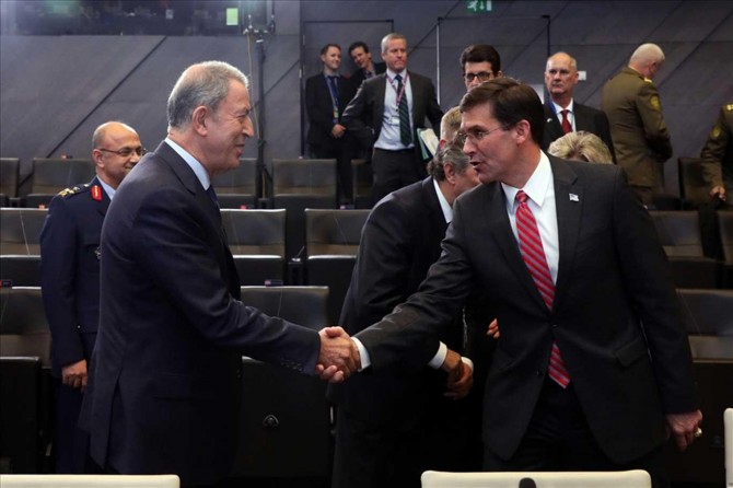 Turkish Defense Minister has talks wıth his counterparts before the NATO session