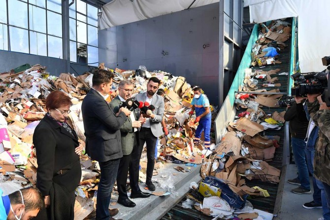 Geri dönüşümden elde edilen gelir kimsesiz çocuklara burs olarak verilecek