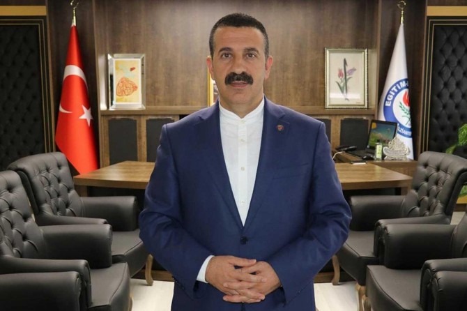 Cuma Camii’nin mutlaka o meydana yapılmasını istiyoruz