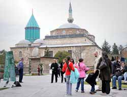 On Binler Mevlana'nın "Gel" Çağrısına Geldi