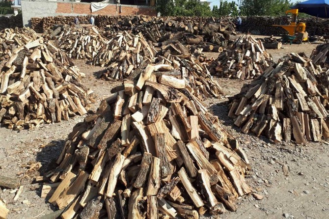 Doğalgaz odun satıcılarını vurdu