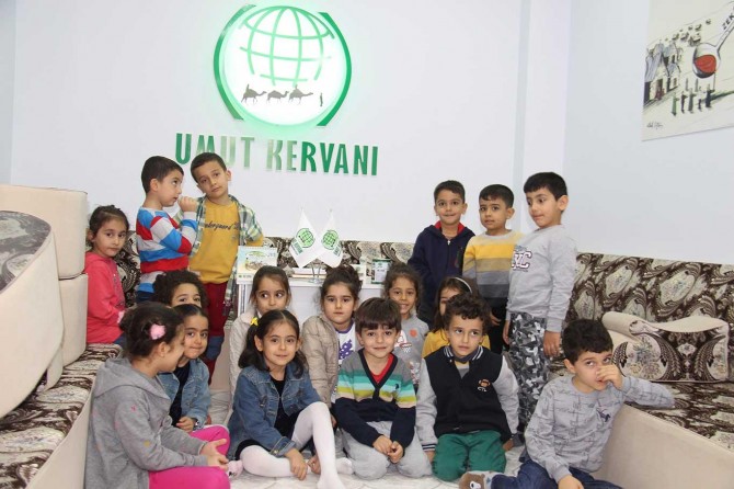 Kreşe giden çocuklardan anlamlı yardım