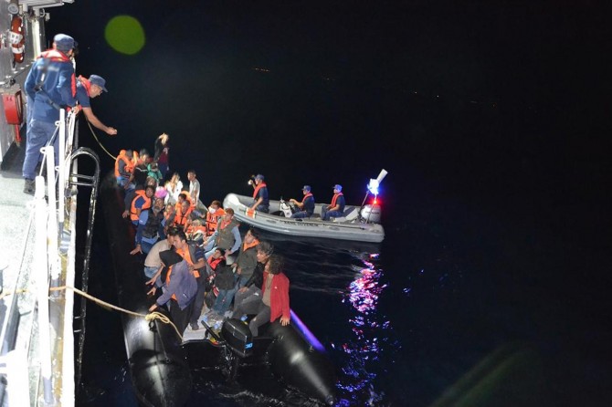 Yunanistan'dan yeni göçmen yasası