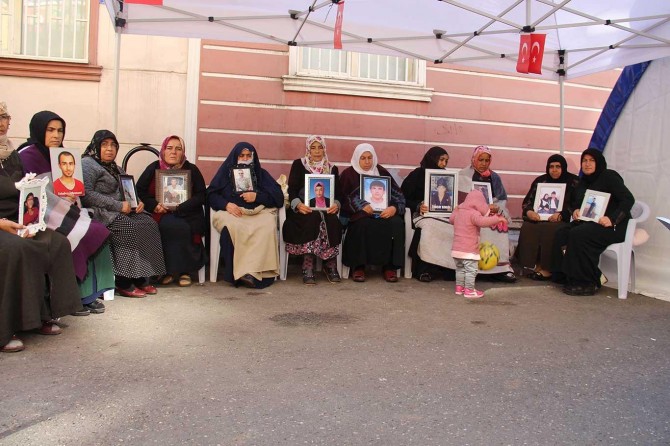 Anneler: Kar da yağmur da yağsa nöbetimizi sürdüreceğiz