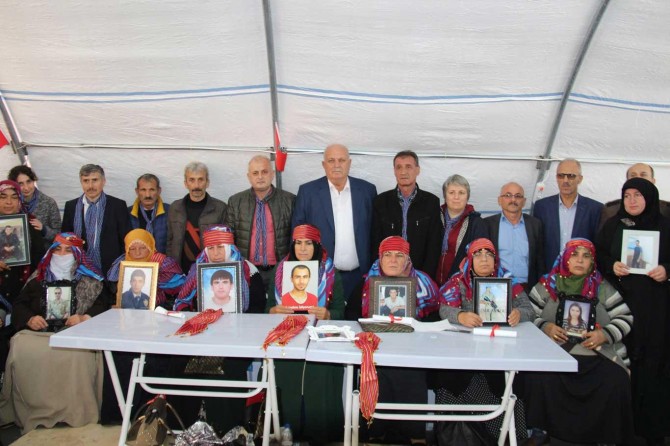 ​Evlat nöbetindeki ailelere destek ziyaretleri sürüyor