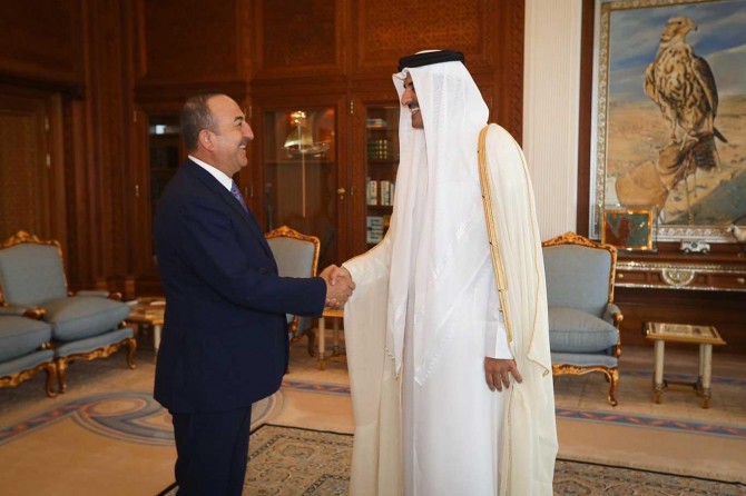 Foreign Minister Mevlüt Çavuşoğlu visits Qatar