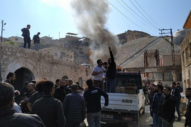 Hasankeyf'te esnaf işyerini ateşe verdi