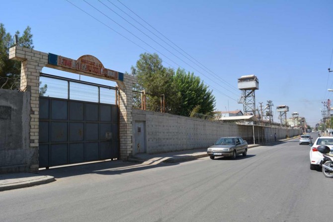 3 kesên ku li ser medyaya civakî propagandaya PKKê kirin hatin girtin