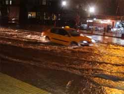 Mersin'de Sağanak Yağış Devam Ediyor Video