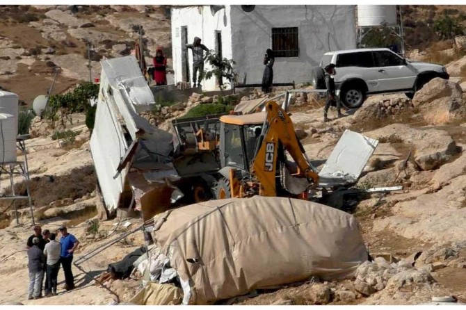 Zionist gangs displace families in Masafer Yatta