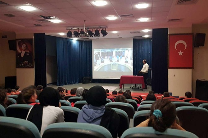 İstanbul'da 21 okulda deprem eğitimi verildi