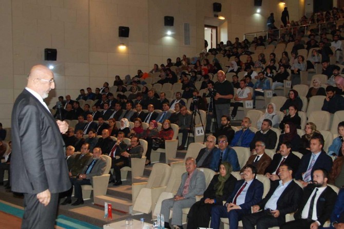 Dilipak: Ehliyet ve liyakat imandan önce gelir