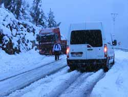 Kar Yağışı Tarsus'ta Etkili Oluyor