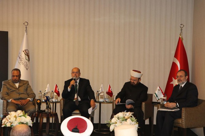 Günümüzdeki sorunların birçoğu eğitimin tezkiyeden ayrılmasından kaynaklanmaktadır